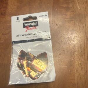 NEW Fender 351 Classic Celluloid Medium Guitar Picks (12) SHELL, 198-0351-800